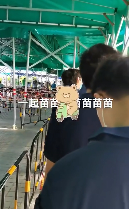 立式注塑機(jī)廠家打疫苗現(xiàn)場(chǎng)